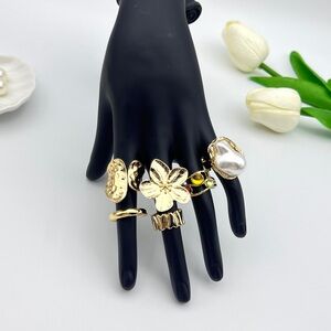 Elegant Gold Flower Ring Set